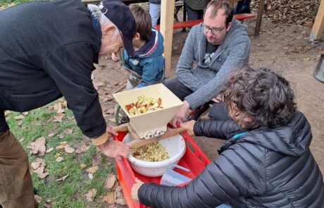 20251025_170217 Apfelkelter in Betrieb